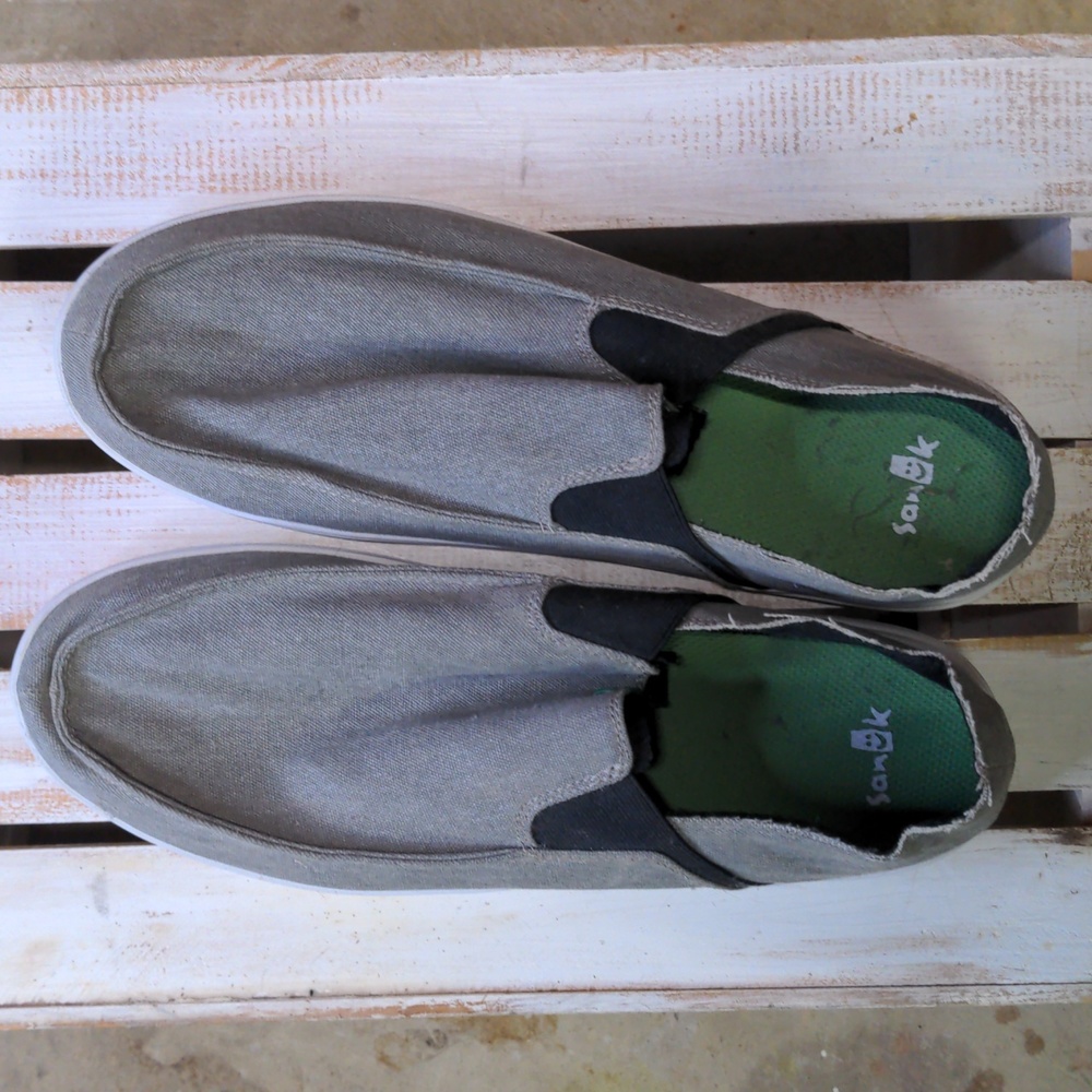 NWOT Men's Sanuk loafer